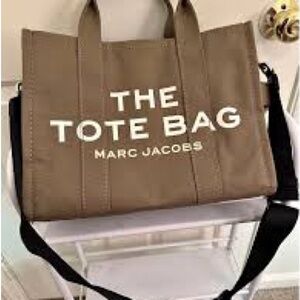 BRAND NEW Marc Jacobs TAN/GREEN MEDIUM TOTE